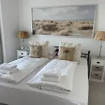 Nicky's Seaview Apartmán *