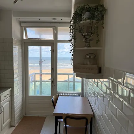 Nicky's Seaview Apartment *