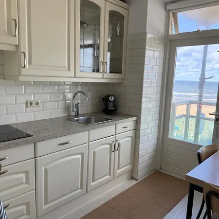 Nicky's Seaview Apartment *