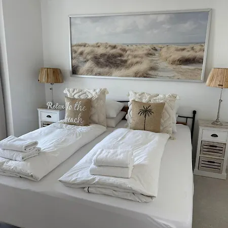 Nicky's Seaview Apartment *