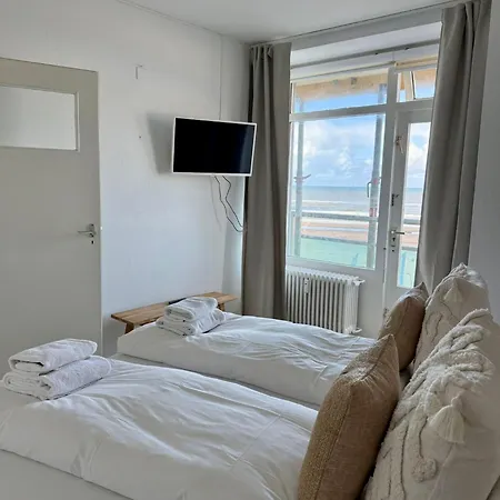 Nicky's Seaview * 잔드보르트